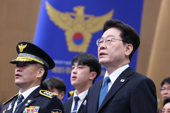 李대통령 "국민 신뢰 말로 회복 못해…경찰, 뼈 깎는 노력 나서야"