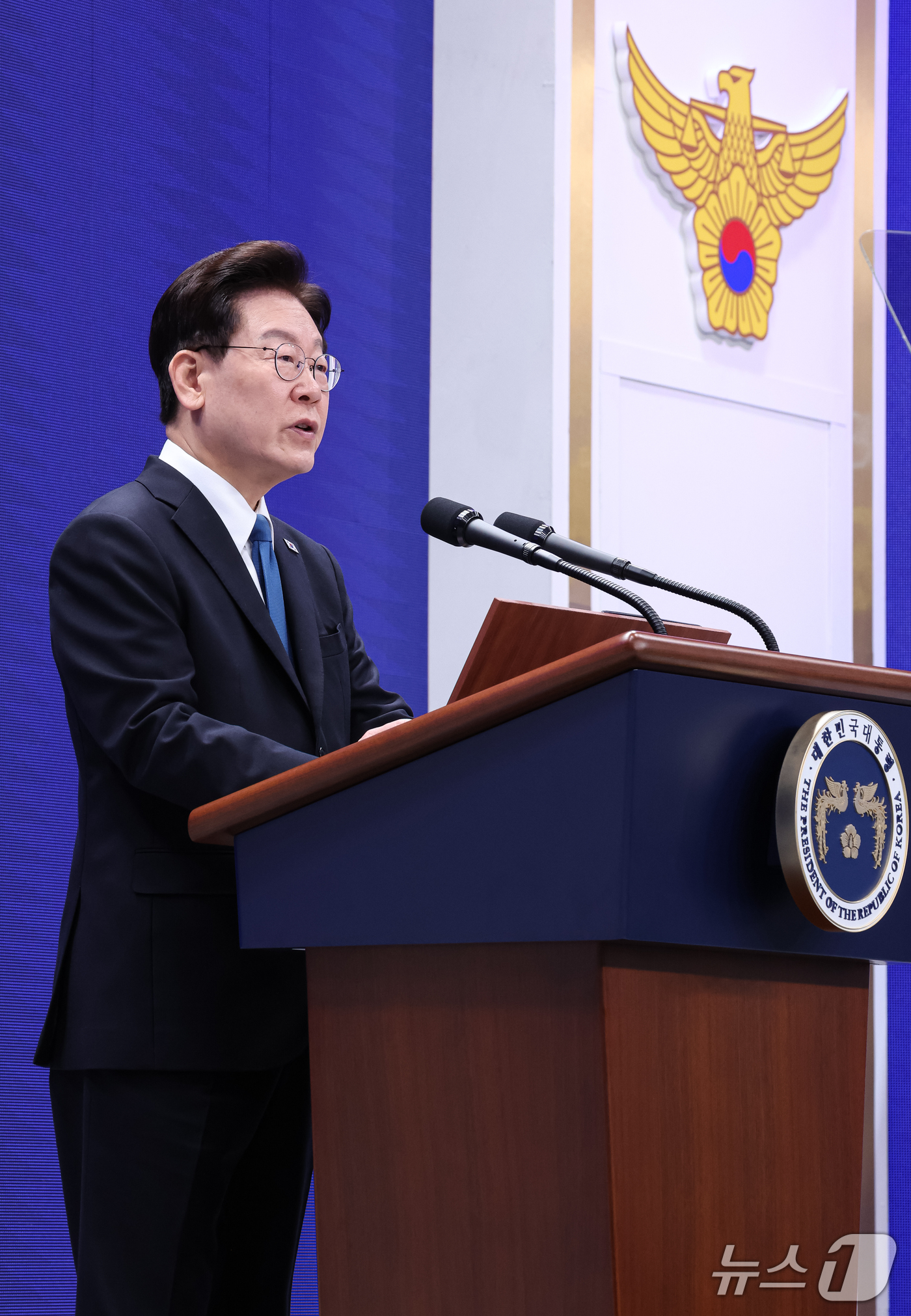 (서울=뉴스1) 이재명 기자 = 이재명 대통령이 21일 서울 서대문구 경찰청에서 열린 제81주년 경찰의 날 기념식에서 기념사를 하고 있다. (청와대통신사진기자단) 2026.10.2 …