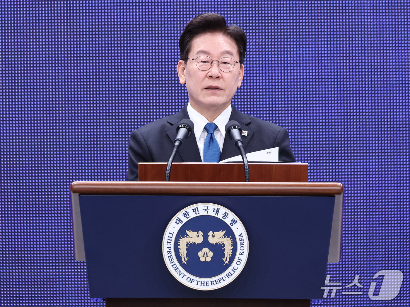 (서울=뉴스1) 이재명 기자 = 이재명 대통령이 21일 서울 서대문구 경찰청에서 열린 제81주년 경찰의 날 기념식에서 기념사를 하고 있다. (청와대통신사진기자단) 2026.10.2 …