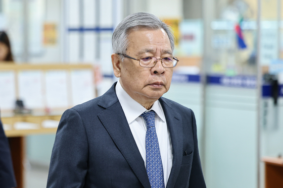[속보] '대장동 로비' 박영수 전 특검, 항소심서 징역 6년·벌금 2억 원