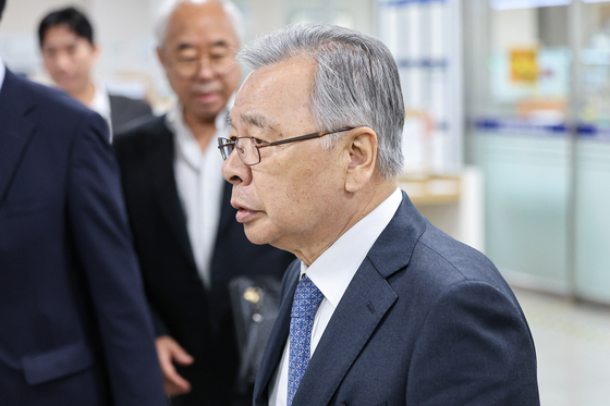 '대장동 금품수수 혐의' 박영수 전 특검, 법정으로