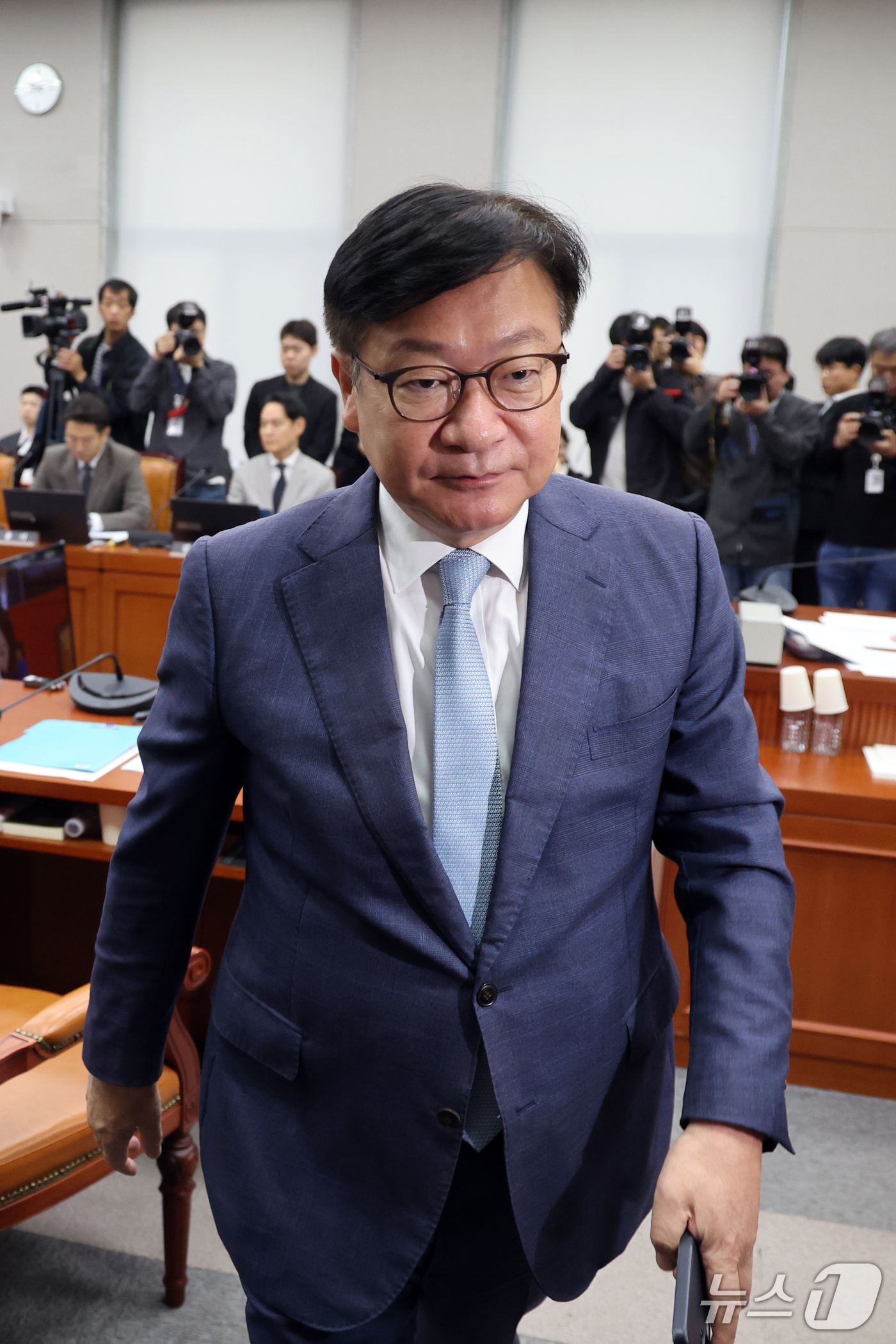 (서울=뉴스1) 황기선 기자 = 정점식 국민의힘 원내대표가 21일 오전 서울 여의도 국회 운영위원회 전체회의에서 이석하고 있다.  2026.10.21/뉴스1