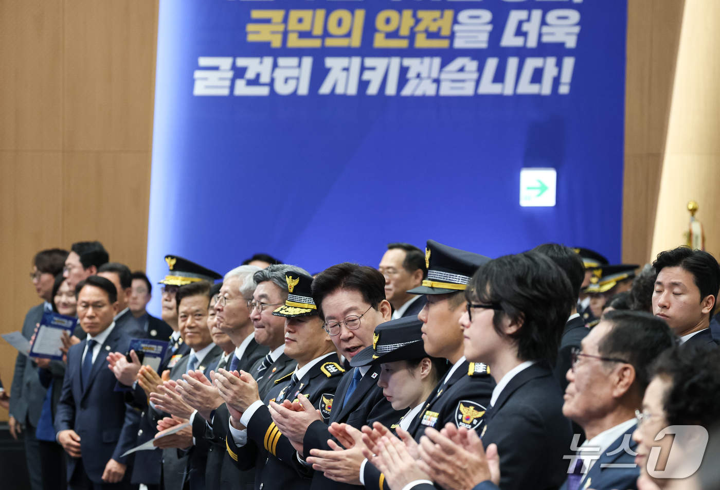 (서울=뉴스1) 이재명 기자 = 이재명 대통령이 21일 서울 서대문구 경찰청에서 열린 제81주년 경찰의 날 기념식에 참석해 있다. (청와대통신사진기자단) 2026.10.21/뉴스1 …