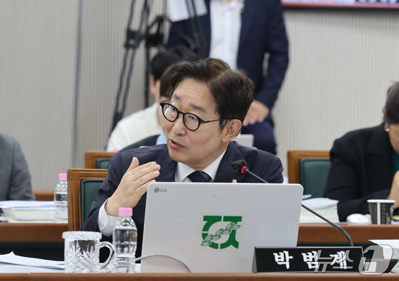 (광주=뉴스1) 박지현 기자 = 박범계 민주당 의원이 21일 전남광주통합특별시 북구 용봉동 전남대학교에서 열린 교육위원회의 강원대·부산대·전남대·충남대·한국교통대·충북대·제주대·전 …