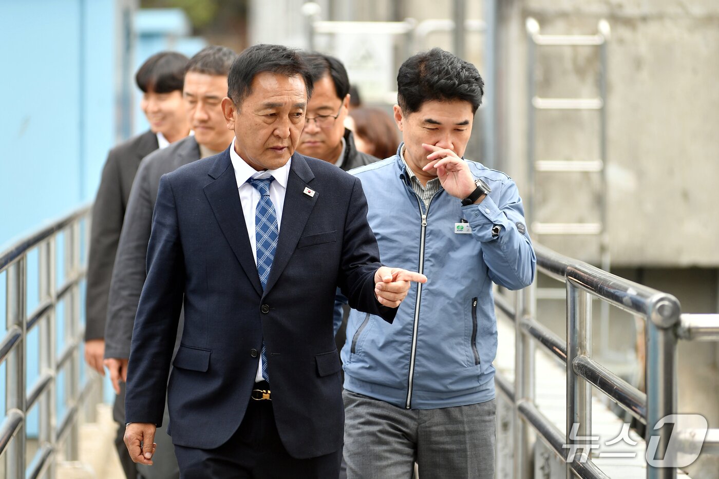 본문 이미지 - 강원 화천 관광시설 둘러보는 김세훈 군수.(화천군 제공. 재판매 및 DB 금지) 