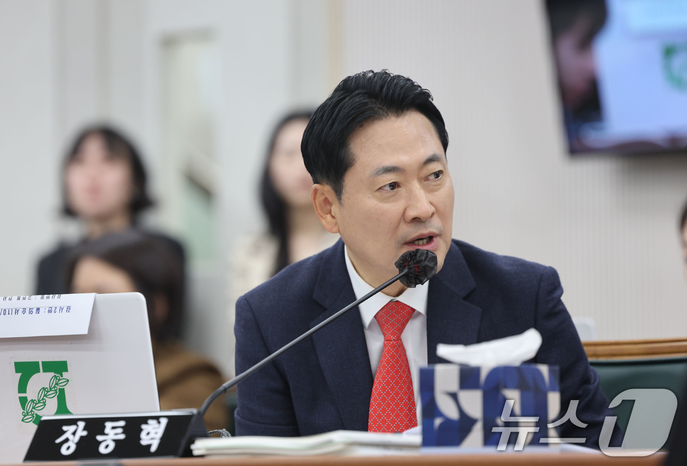 (광주=뉴스1) 박지현 기자 = 장동혁 국민의힘 대표가 21일 전남광주통합특별시 북구 용봉동 전남대학교에서 열린 교육위원회의 강원대·부산대·전남대·충남대·한국교통대·충북대·제주대· …