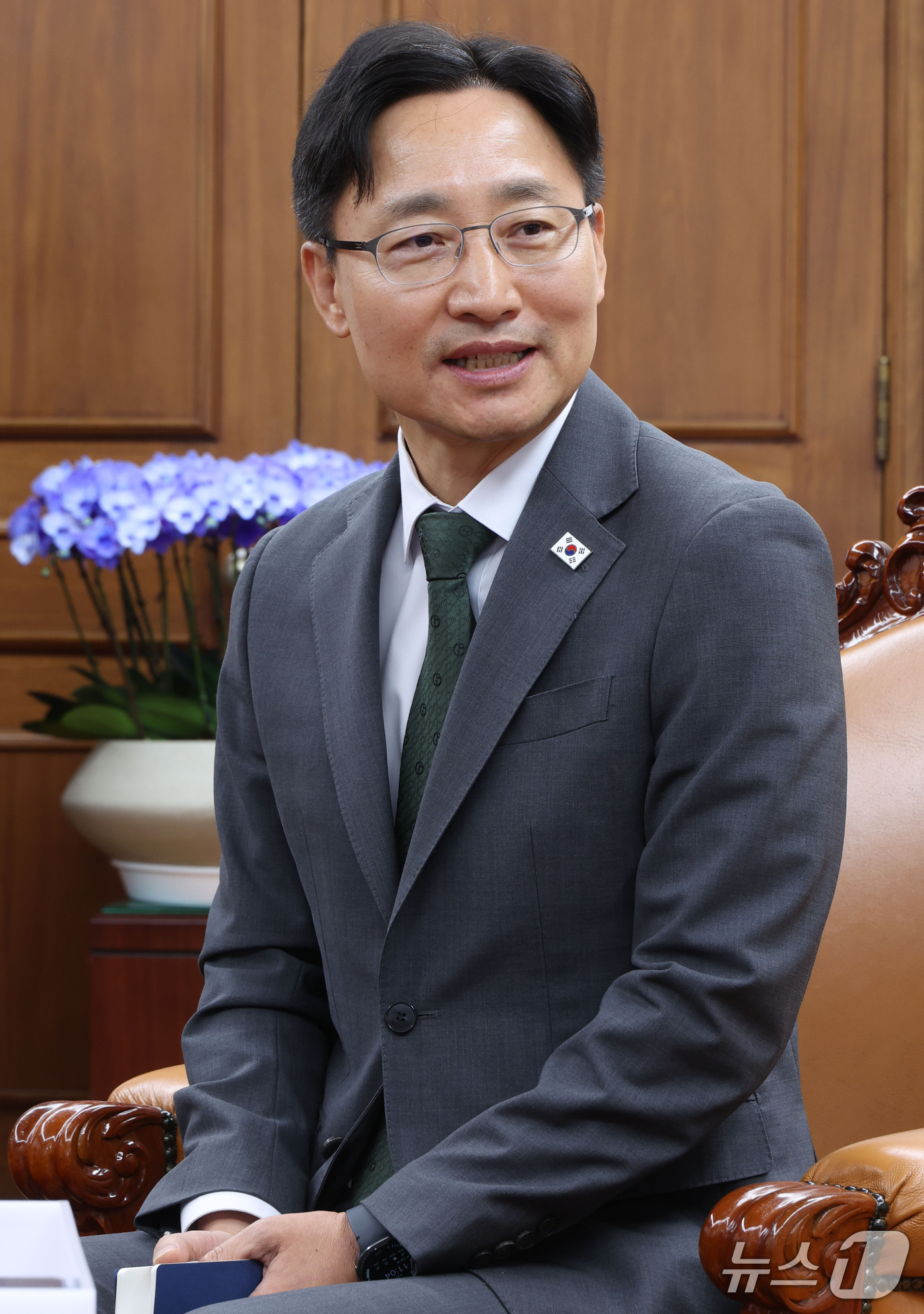 (서울=뉴스1) 황기선 기자 = 임광현 신임 대통령 비서실장이 21일 서울 여의도 국회를 방문, 조정식 국회의장을 예방하고 있다. (공동취재) 2026.10.21/뉴스1