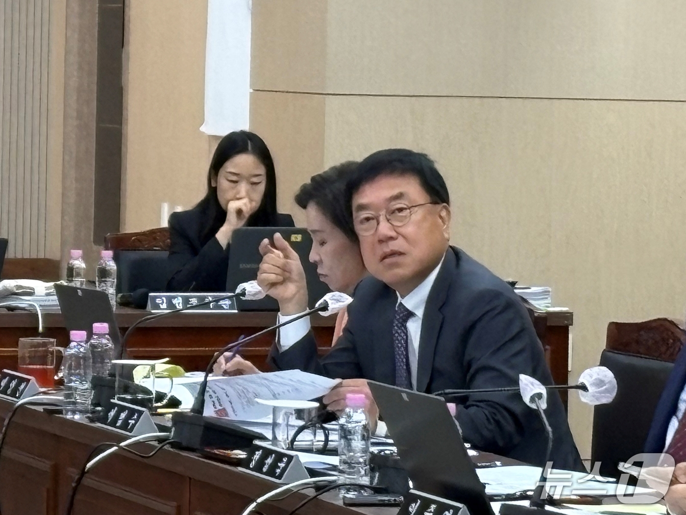 (부산=뉴스1) 박서현 기자 = 서범수 국민의힘 의원(울산 울주군)이 21일 부산대학교에서 열린 국회 교육위원회의 부산대학교·경상국립대학교·경북대학교·강원대학교·부경대학교·한국해양 …