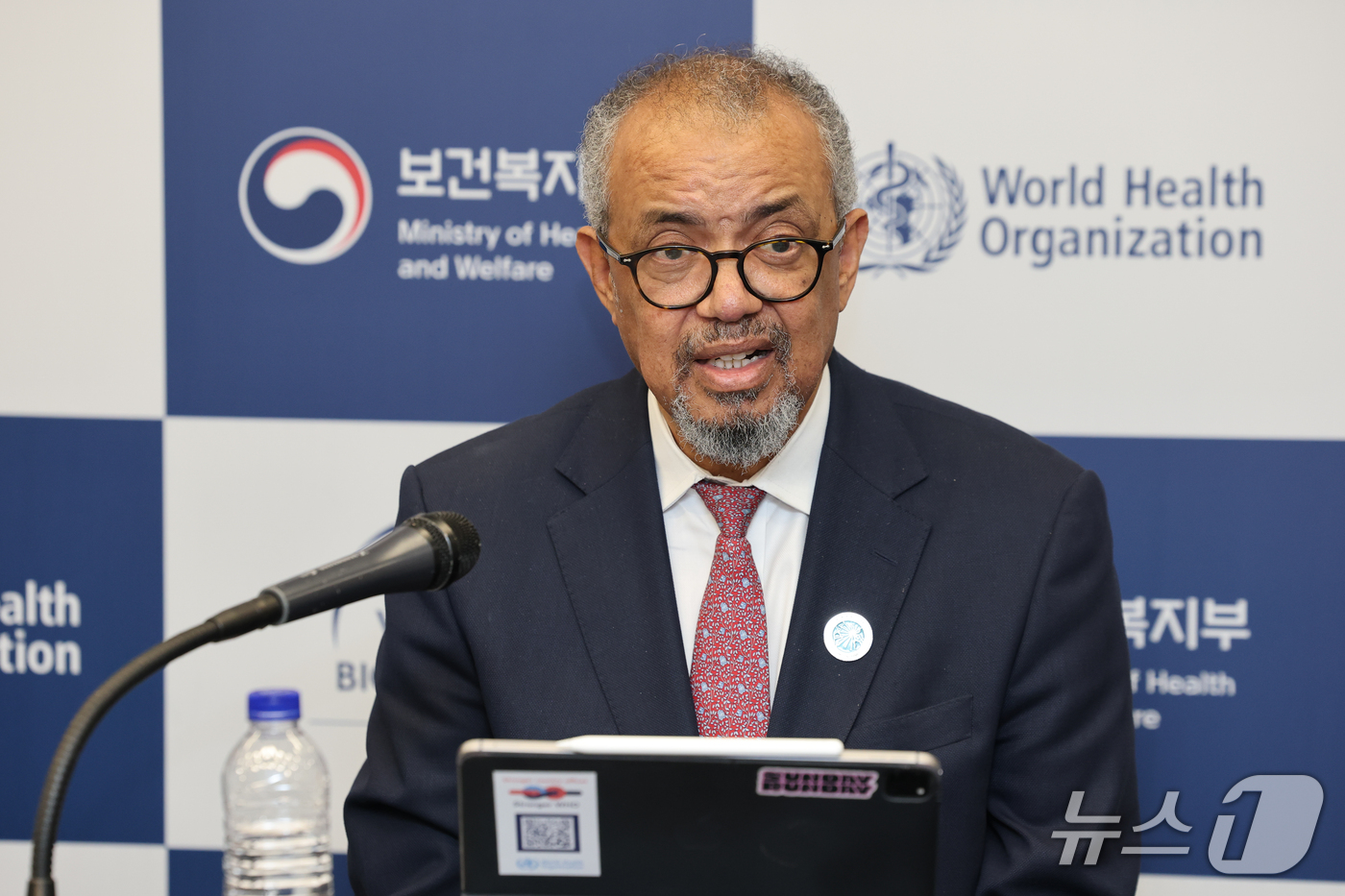 (서울=뉴스1) 안은나 기자 = 테드로스 아드하놈 게브레예수스 세계보건기구(WHO) 사무총장이 21일 서울 강서구 코엑스 마곡에서 열린 2026 세계 바이오 서밋 현장 브리핑에서 …