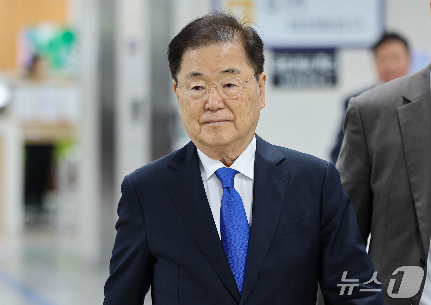 (서울=뉴스1) 김도우 기자 = '탈북 어민 강제 북송' 혐의로 기소된 정의용 전 청와대 국가안보실장이 21일 오후 서울 서초구 서울고등법원에서 열린 국가정보원법 위반 항소심 선고 …