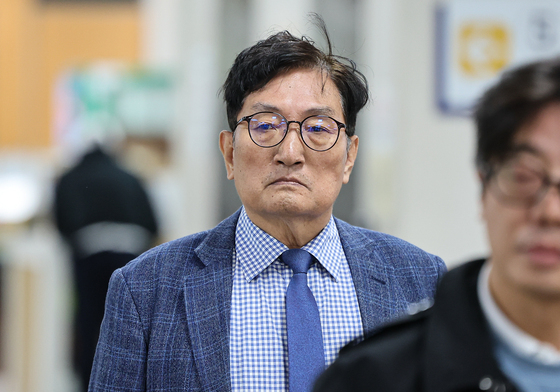 법정 향하는 노영민 전 대통령 비서실장