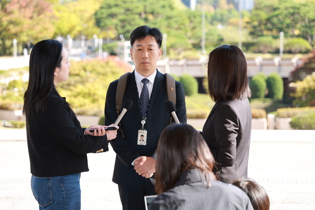 '집단퇴정' 검사들, 법무부 징계위 출석…"징계 부당성 설명할 것"