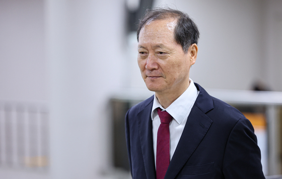'국회 증언감정법 위반 혐의' 이완규 전 법제처장, 법정으로