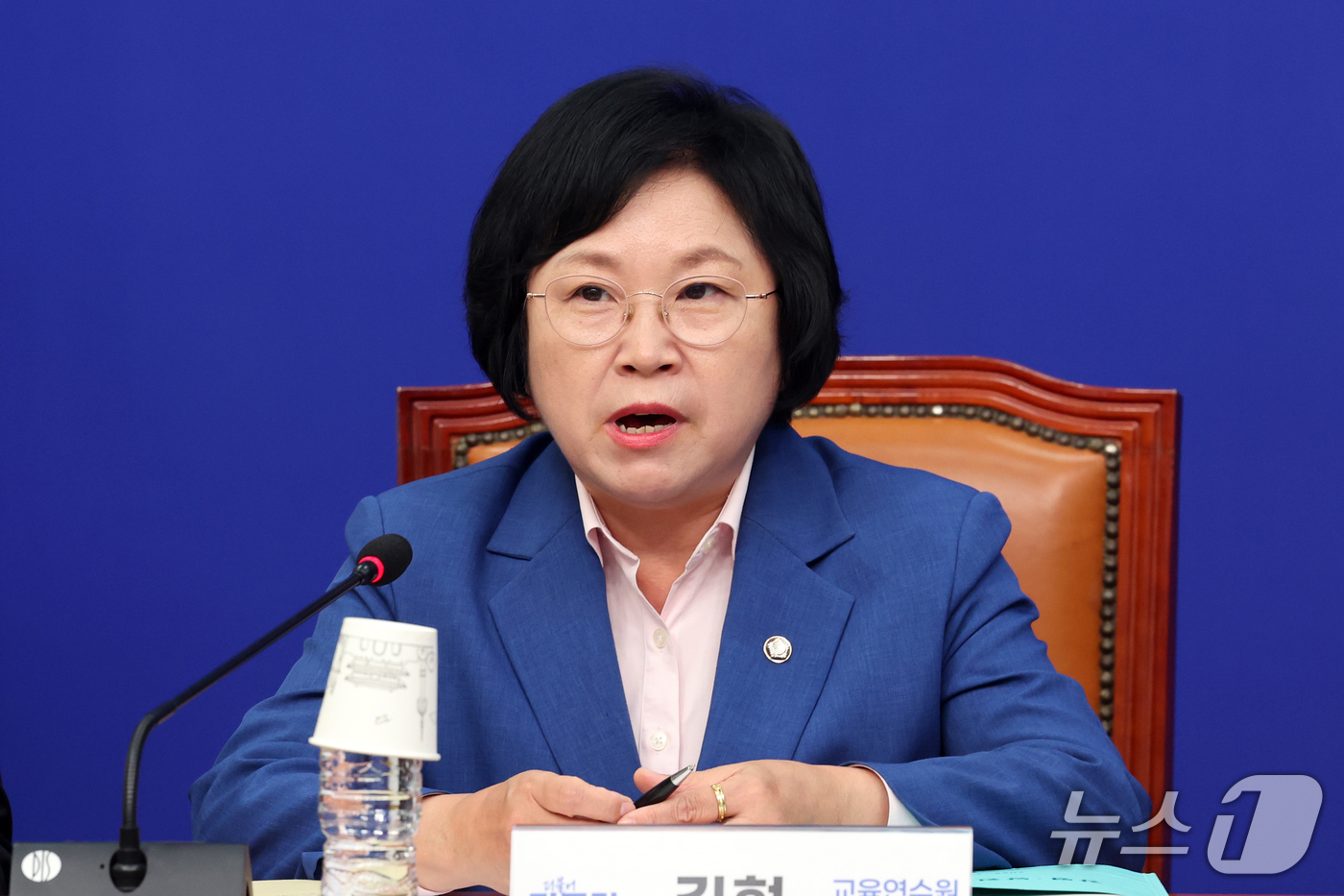 (서울=뉴스1) 황기선 기자 = 김현 더불어민주당 교육연수원장이 21일 오후 서울 여의도 국회에서 열린 교육연수원 발대식 및 제1차 회의에서 인사말을 하고 있다.  2026.10. …