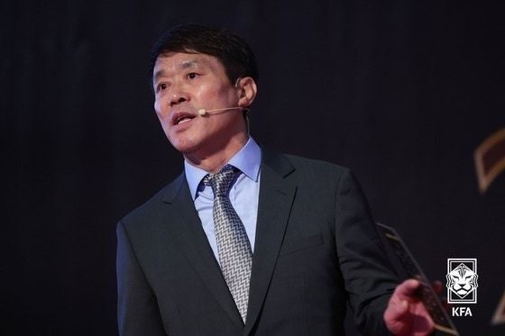 문진희 전 KFA 심판위원장, 심판평가관에 금전 요구 의혹…국감 불출석