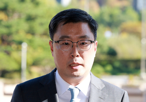 질문 답하는 서현욱 전 수원지검 부장