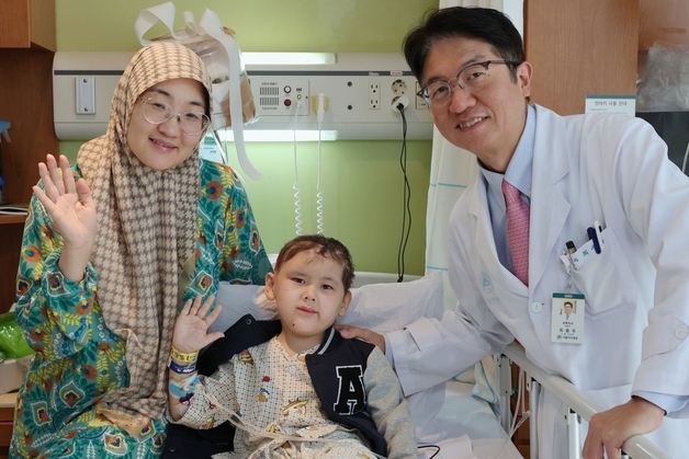대형견 3마리 공격, 두피 80% 잃은 6세 소년…한국서 새 삶 찾았다