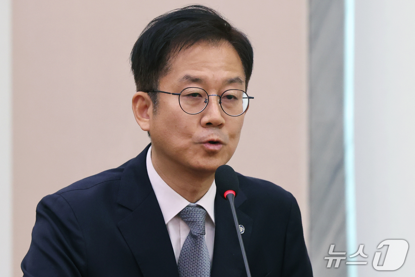 (서울=뉴스1) 황기선 기자 = 박근찬 KBO 사무총장이 21일 서울 여의도 국회 문화체육관광위원회에서 열린 대한체육회 등에 대한 국정감사에서 참고인을 출석, 의원 질의에 답하고 …