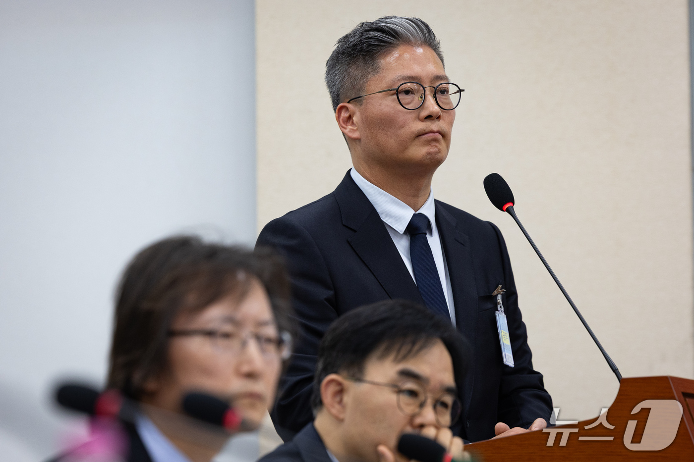 (서울=뉴스1) 유승관 기자 = 한경록 한솔제지 대표가 21일 서울 여의도 국회에서 열린 정무위원회의 국가보훈부, 국무조정실 등에 대한 국정감사 종합감사에 일반증인으로 출석해 의원 …