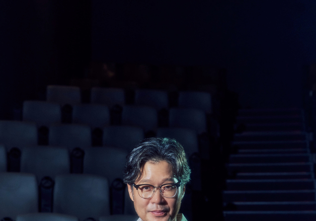 '수능 출제' 유재명 "나는 집에서 방귀나 똥, 子에 고맙고 아내에겐 미안"