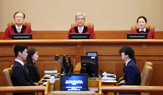 재판관 8명 질문 쏟아졌다…첫 재판소원 공개변론 '4시간 격론'
