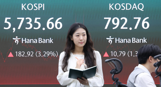 美 반도체 훈풍에도 프리마켓서 삼성전자·SK하이닉스 1% 하락