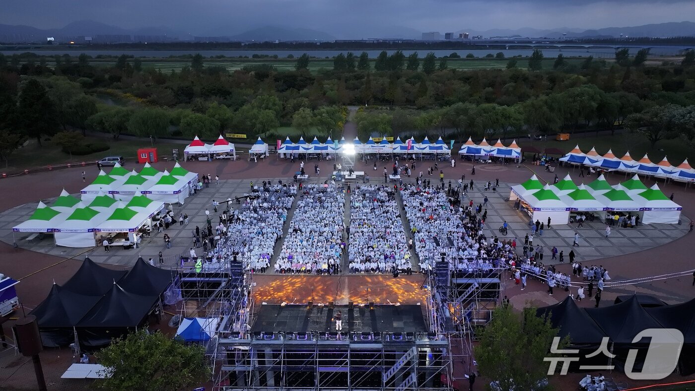 본문 이미지 - 삼락생태공원 문화마당에서 '제23회 사상강변축제'가 진행되고 있다.(사상구 제공. 재판매 및 DB 금지)