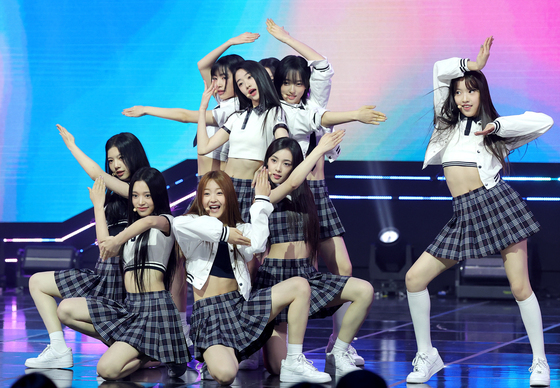 A2O LITE, 이수만표 괴물 신인