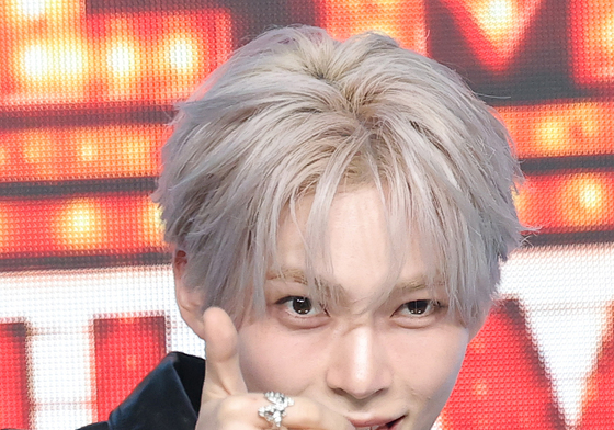 성한빈, 제로즈 내 손을 잡아