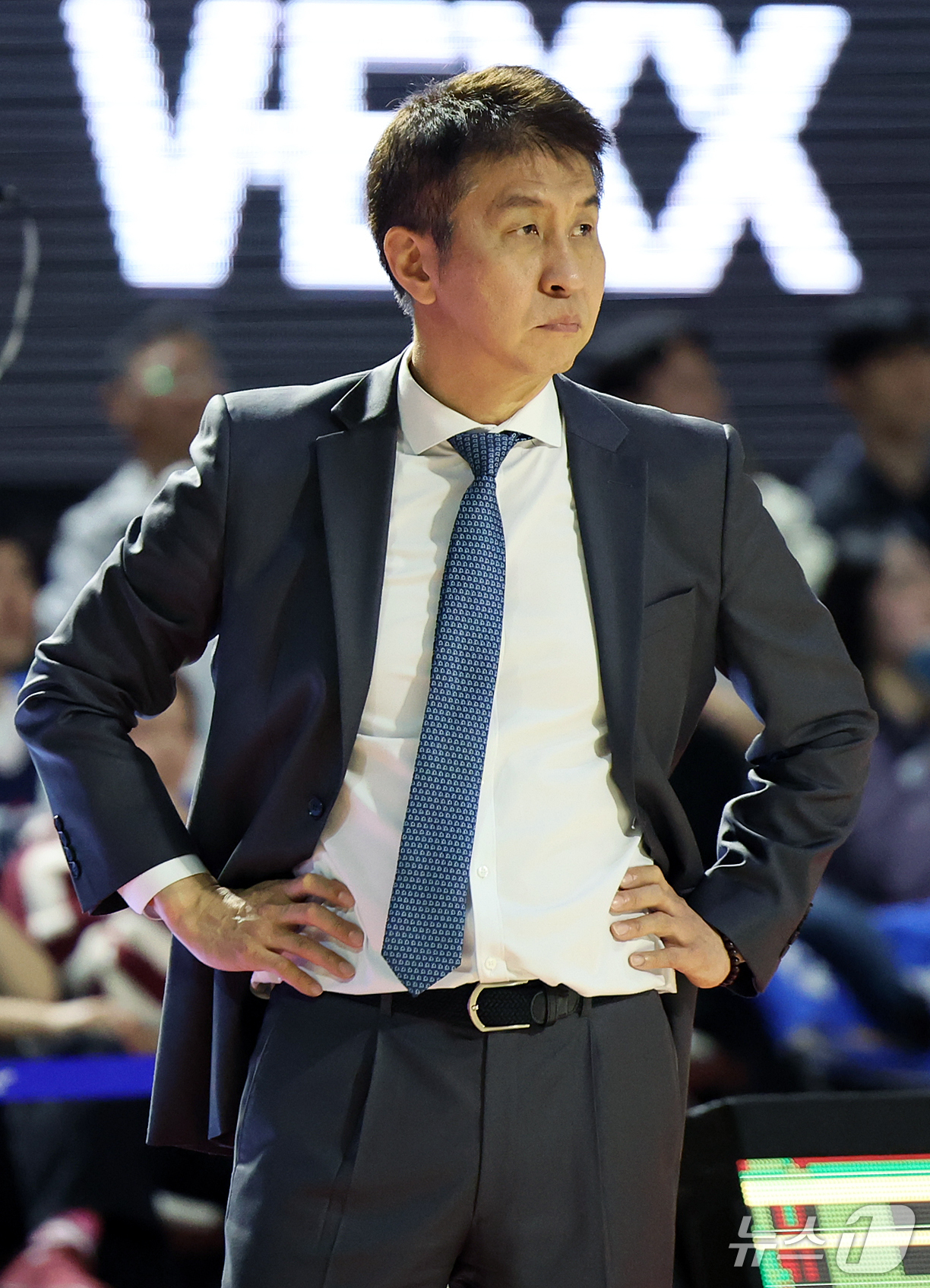 (서울=뉴스1) 김진환 기자 = 21일 오후 서울 송파구 잠실학생체육관에서 열린 2026-2027 KCC 프로농구 서울 삼성과 부산 KCC의 경기, 서울 삼성 김상식 감독이 4쿼터 …