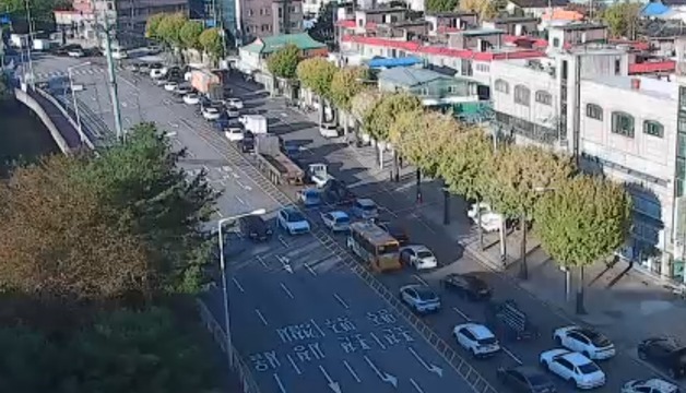 출근길 의정부 도심서 트럭 2대 추돌…정체 극심