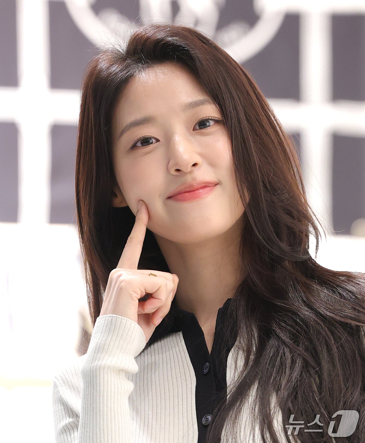 설현, 예쁨 콕