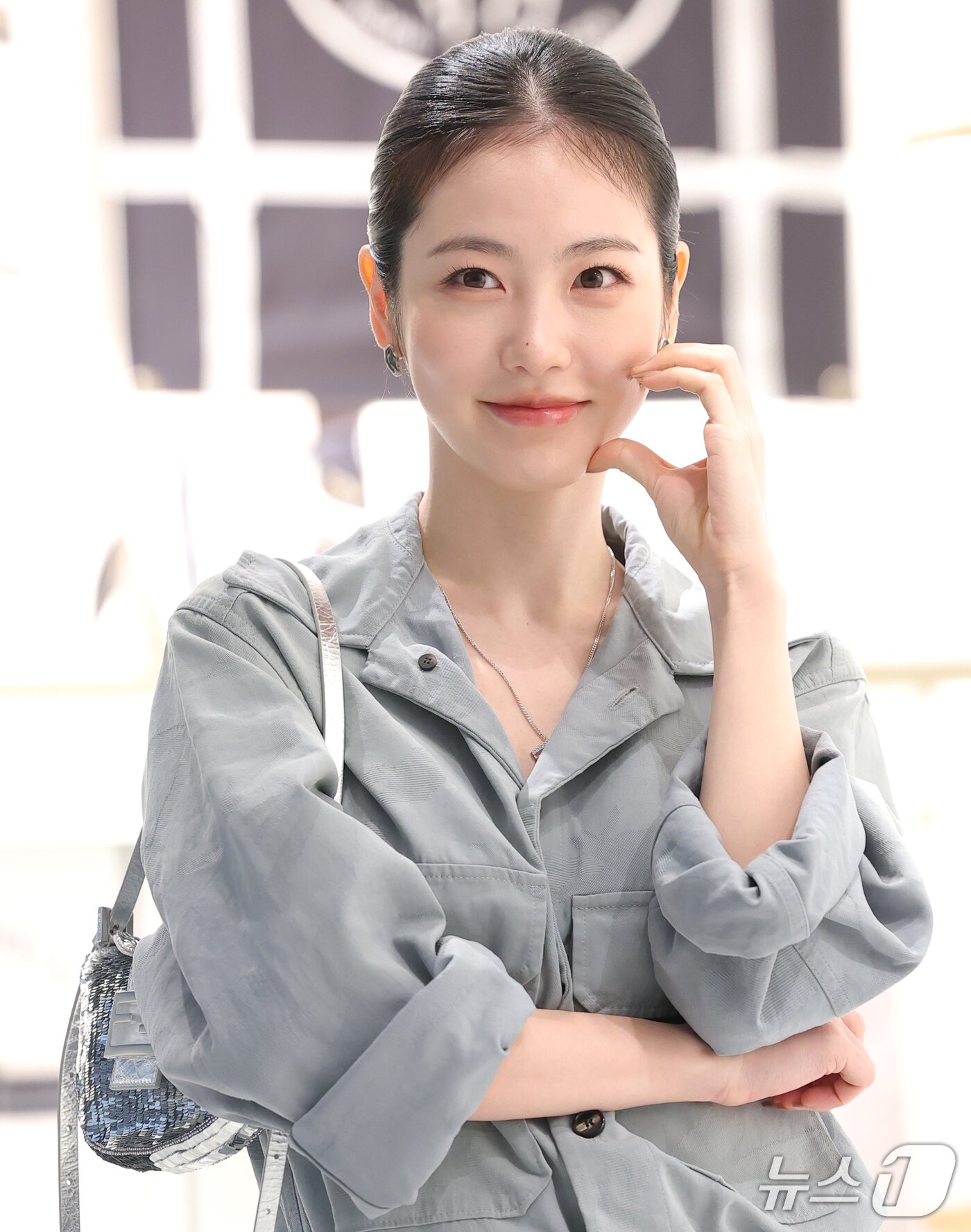 신예은, 사랑스러운 볼 하트