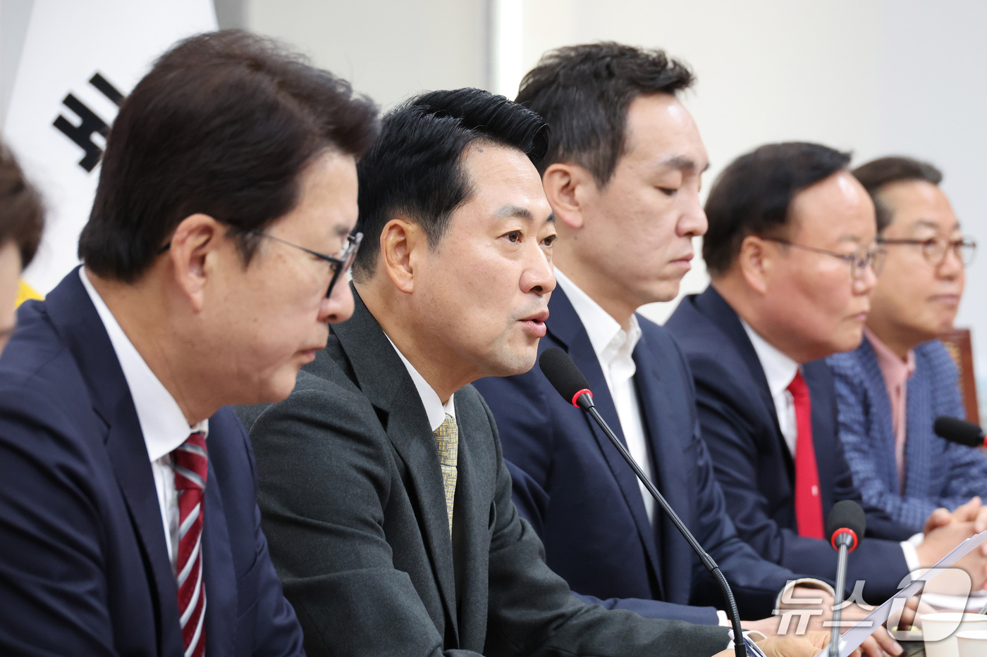 (서울=뉴스1) 신웅수 기자 = 장동혁 국민의힘 대표가 22일 서울 여의도 국회에서 열린 최고위원회의에서 발언하고 있다. 2026.10.22/뉴스1