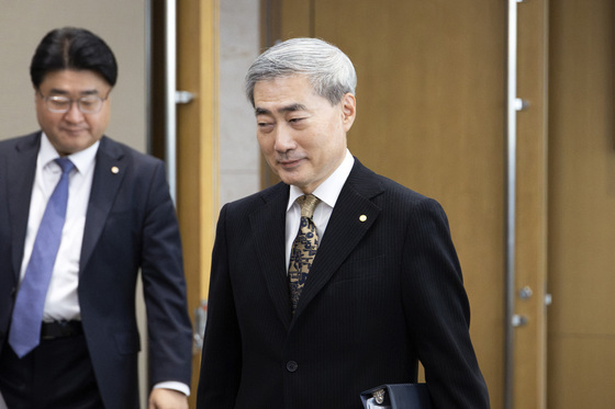 [속보] 신현송 "일시적 재원으로 재정지출 확대, 각별히 유의해야"