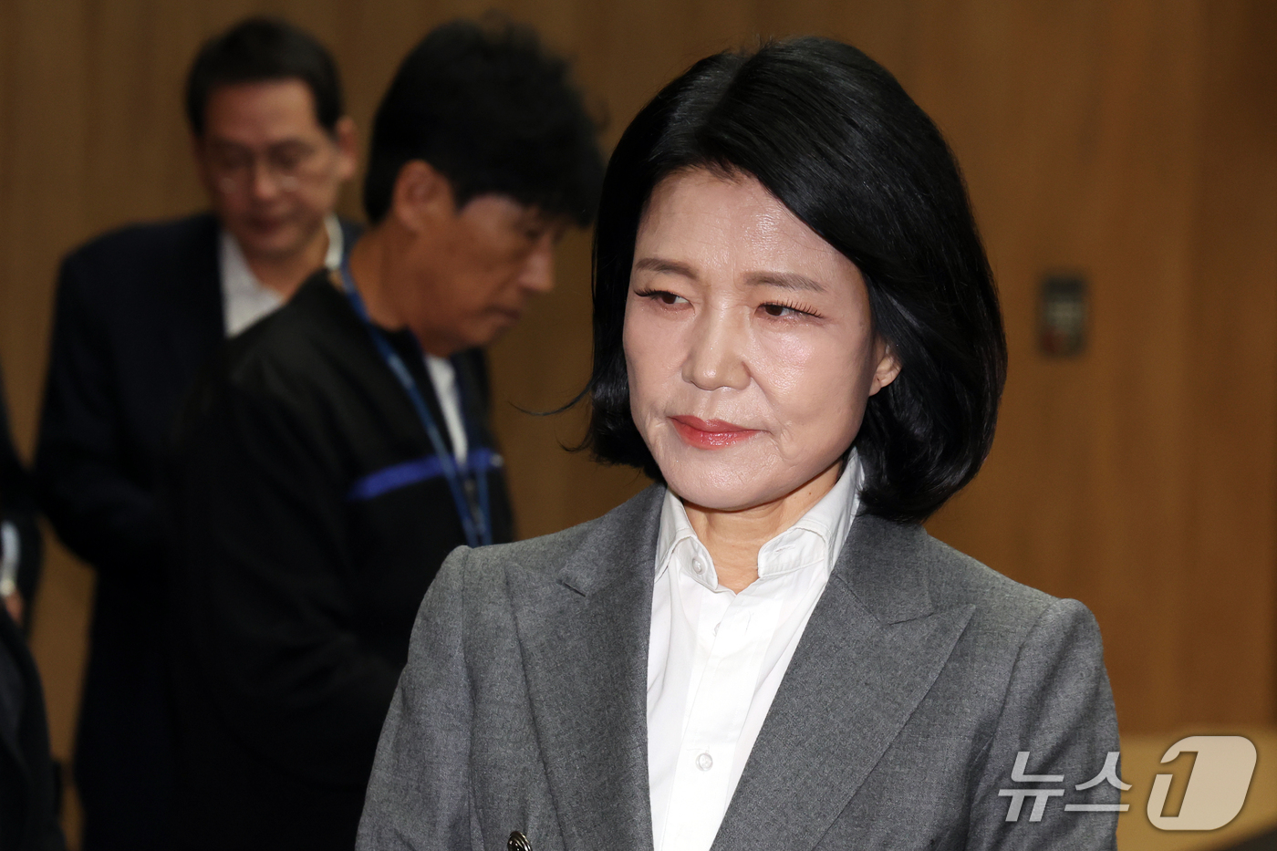 (서울=뉴스1) 황기선 기자 = 이진숙 국민의힘 의원이 22일 오전 서울 여의도 국회 소통관에서 헌법재판소가 국회 과학기술정보방송통신위원회 국정감사에서 배제된 자신의 효력정지 가처 …