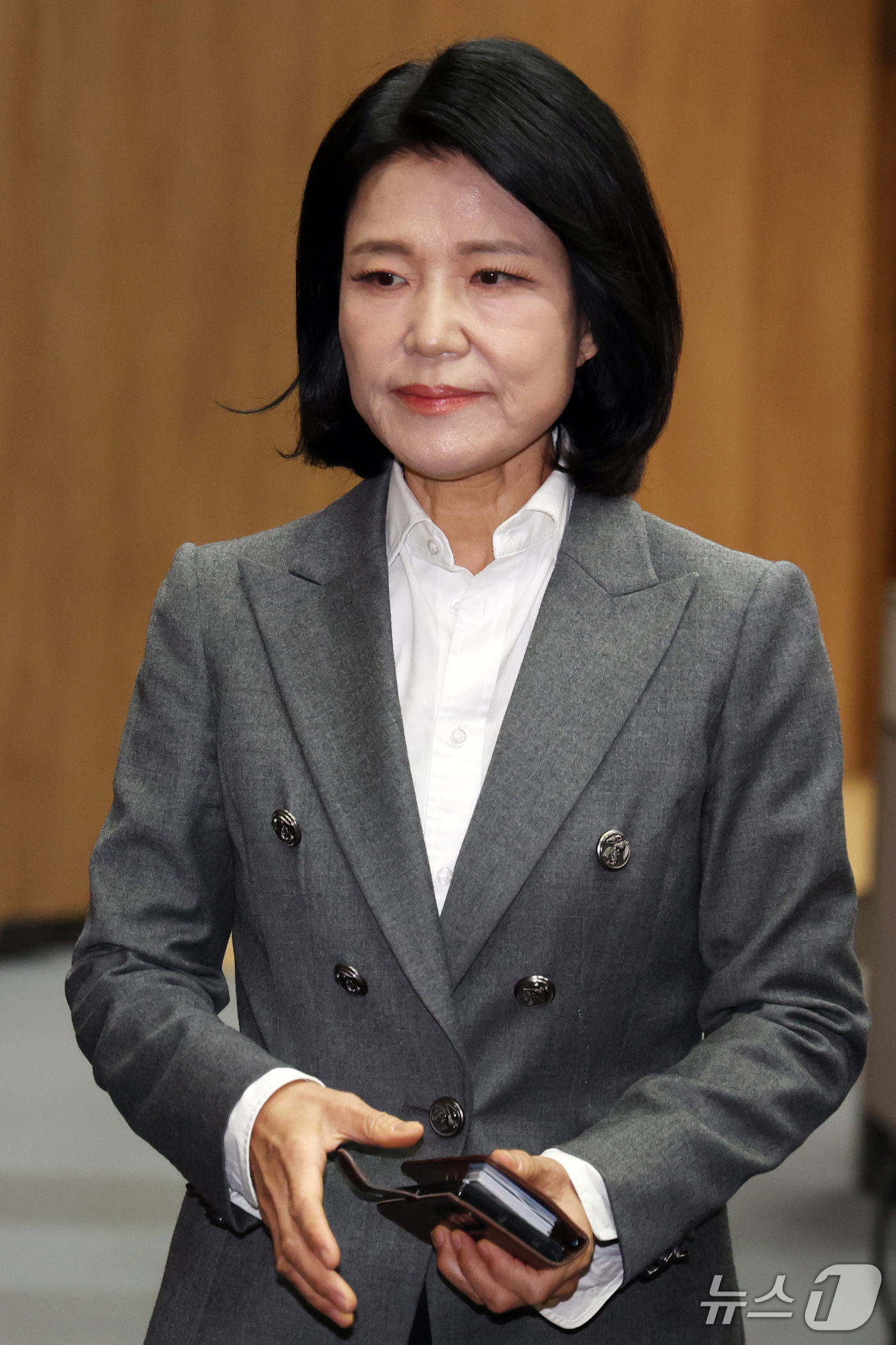 (서울=뉴스1) 황기선 기자 = 이진숙 국민의힘 의원이 22일 오전 서울 여의도 국회 소통관에서 헌법재판소가 국회 과학기술정보방송통신위원회 국정감사에서 배제된 자신의 효력정지 가처 …