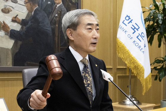 신현송 "동결은 '호미질'의 결실…긴축 기조는 계속 이어갈 필요"