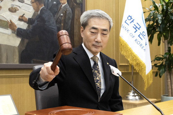 한은, 기준금리 연 3% 만장일치 동결…추가 인상 기조 유지(종합)