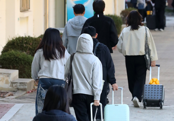 찬 공기 몰려온다…전국 곳곳 한파주의보, 서·남해안 '강풍'