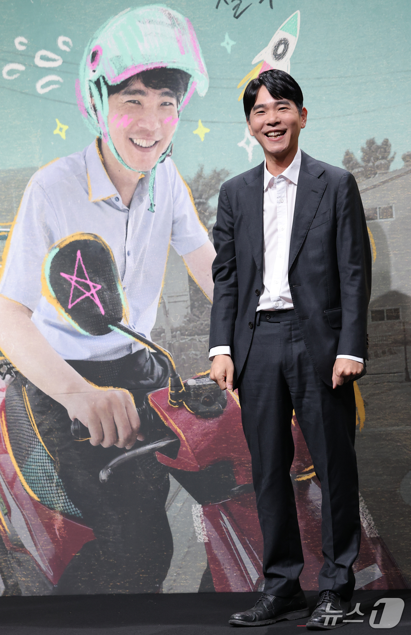 (서울=뉴스1) 권현진 기자 = 전 바둑기사 이세돌이 22일 서울 영등포구 KBS 별관에서 열린 ‘백수 이세돌’ 제작발표회에 참석해 포즈를 취하고 있다.'백수 이세돌'은 2016년 …