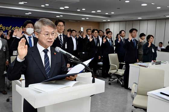 [국감] 증인선서하는 민형배 전남광주통합특별시장