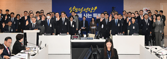 [국감] 증인선서하는 민형배 전남광주통합특별시장