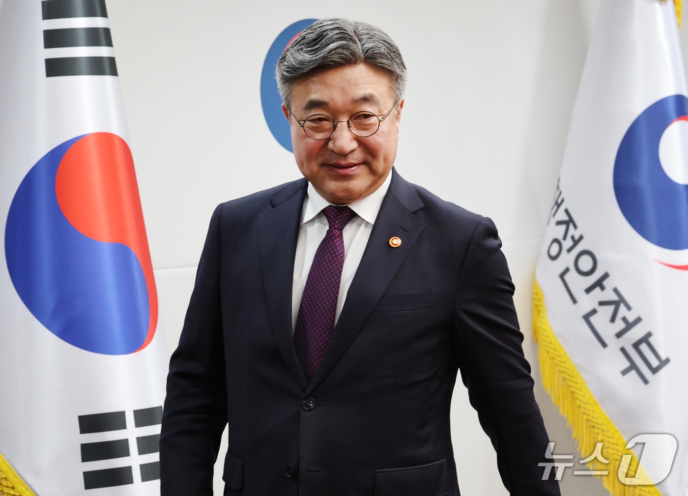 (서울=뉴스1) 이종덕 기자 = 윤호중 행정안전부 장관이 22일 서울 종로구 정부서울청사에서 열린 지방세 환급금 조회·환급 서비스 관계기관 업무협약식에 참석하고 있다.  2026. …
