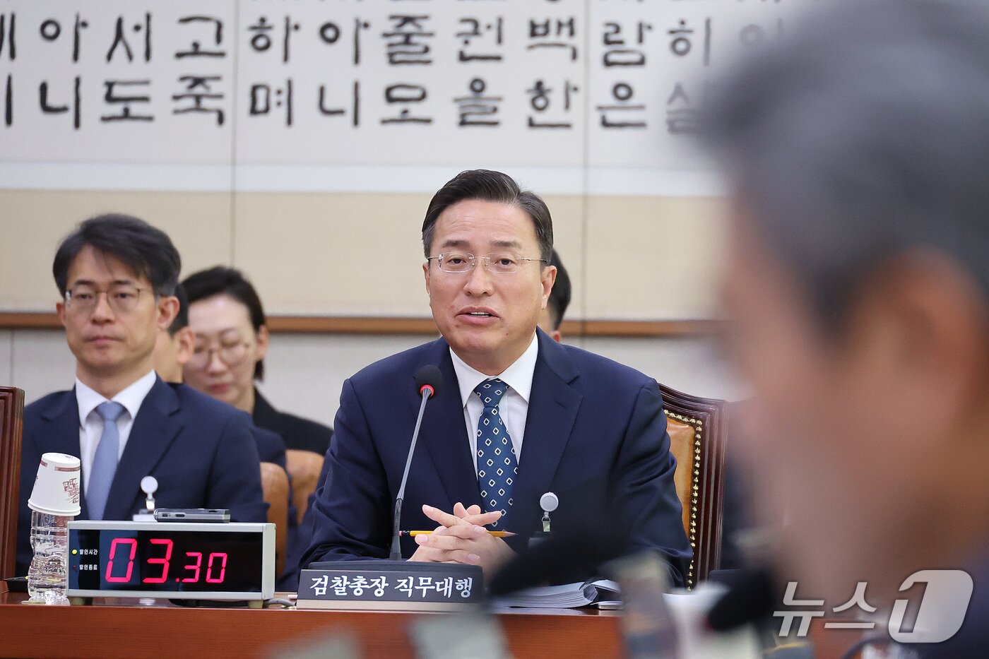 본문 이미지 - 이정현 검찰총장 직무대행이 22일 서울 여의도 국회에서 열린 법제사법위원회의 공소청에 대한 국정감사에서 의원 질의에 답변하고 있다. 2026.10.22 ⓒ 뉴스1 신웅수 기자
