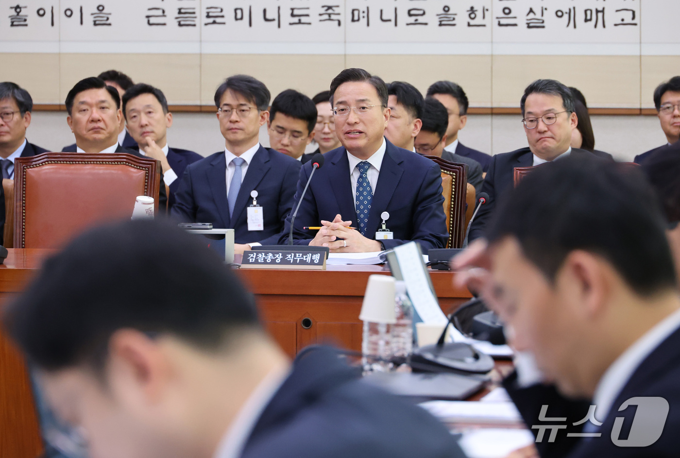 (서울=뉴스1) 신웅수 기자 = 이정현 검찰총장 직무대행이 22일 서울 여의도 국회에서 열린 법제사법위원회의 공소청에 대한 국정감사에서 의원 질의에 답변하고 있다. 2026.10. …