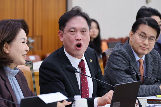 [국감] 언쟁 벌이는 김태규 의원