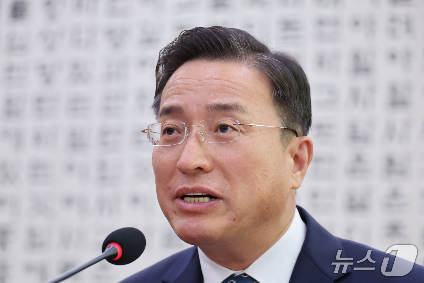 (서울=뉴스1) 신웅수 기자 = 이정현 검찰총장 직무대행이 22일 서울 여의도 국회에서 열린 법제사법위원회의 공소청에 대한 국정감사에서 의원 질의에 답변하고 있다. 2026.10. …