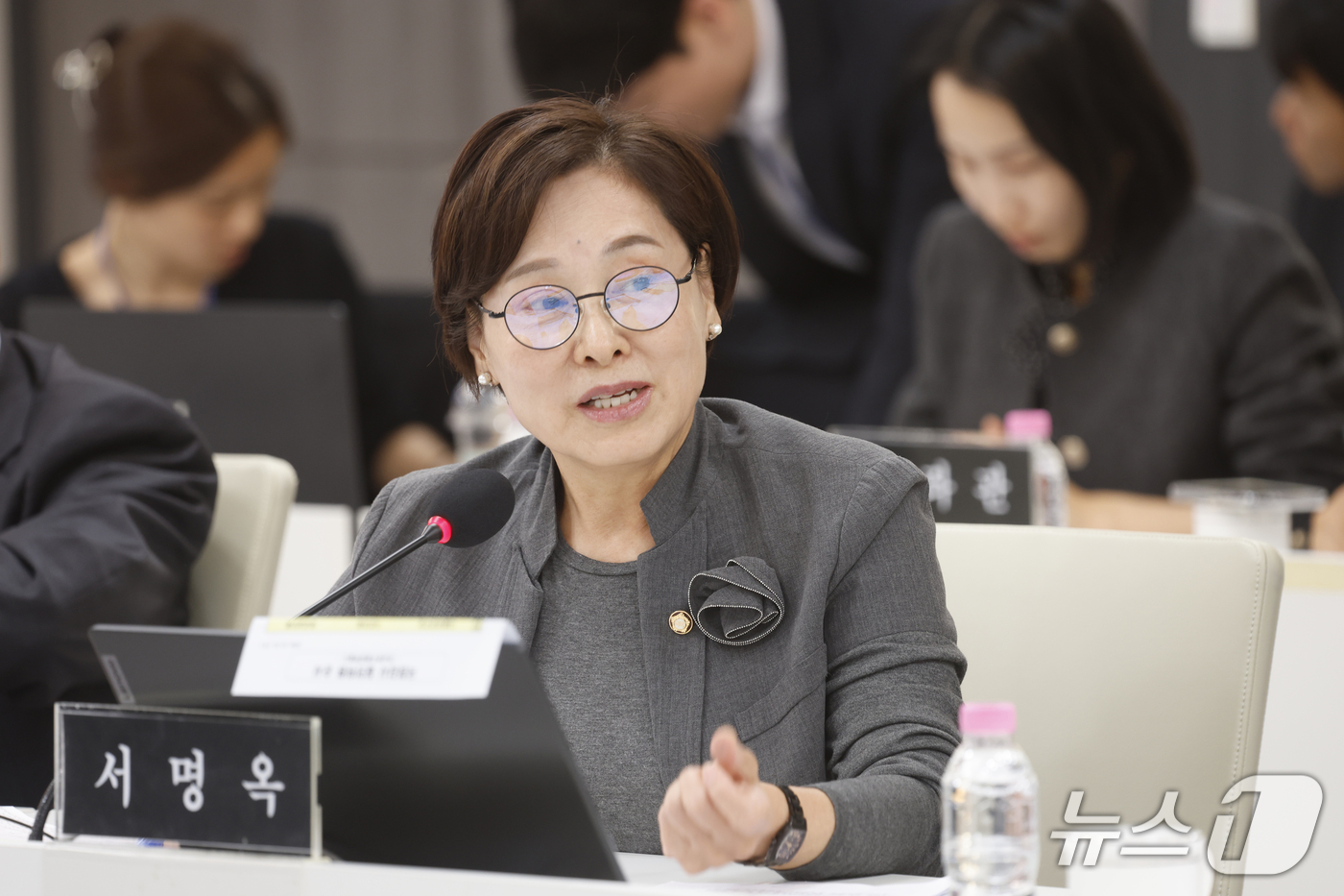 (광주=뉴스1) 김태성 기자 = 서명옥 국민의힘 의원(서울 강남갑)이 22일 전남광주통합특별시 광주청사 중회의실에서 열린 국회 행정안전위원회 국정 감사에서 질의하고 있다. 2026 …