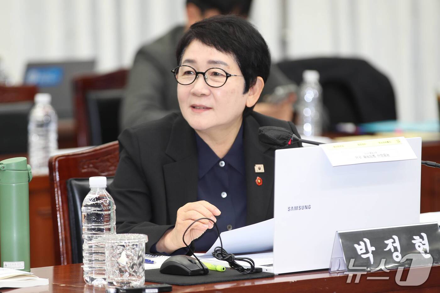 (제주=뉴스1) 오미란 기자 = 박정현 더불어민주당 의원이 22일 오전 제주도청 탐라홀에서 열린 국회 행정안전위원회의 제주도 국정감사에서 질의하고 있다. 2026.10.22/뉴스1 …